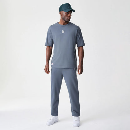 The Male model is wearing LA Dodgers MLB Midi League Essential Dark Grey Oversized T-Shirt 8
