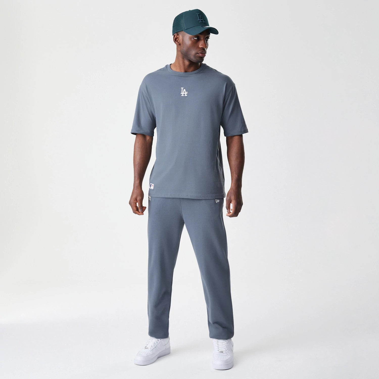 The Male model is wearing LA Dodgers MLB Midi League Essential Dark Grey Oversized T-Shirt 8