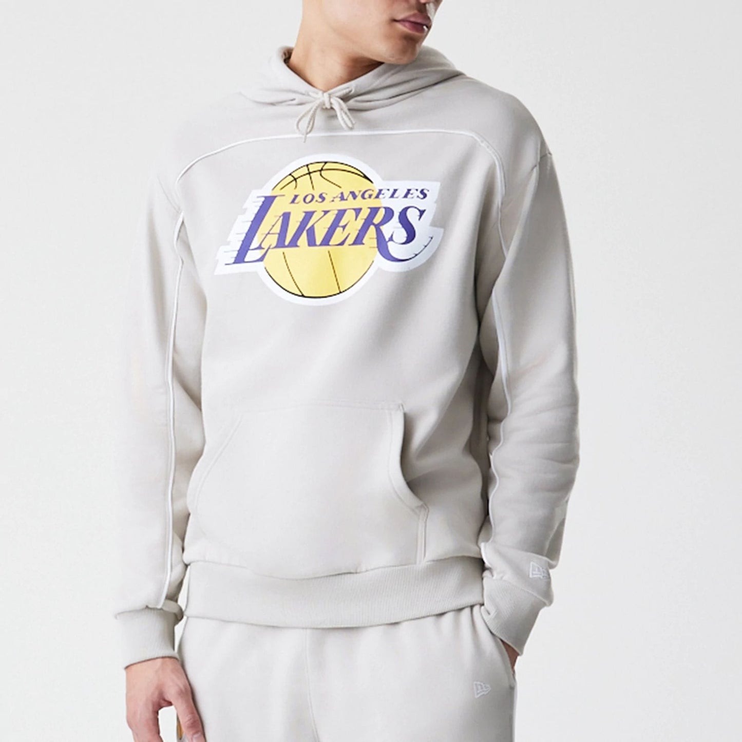 The Male model is wearing LA Lakers NBA Piping Cream Oversized Pullover Hoodie  3