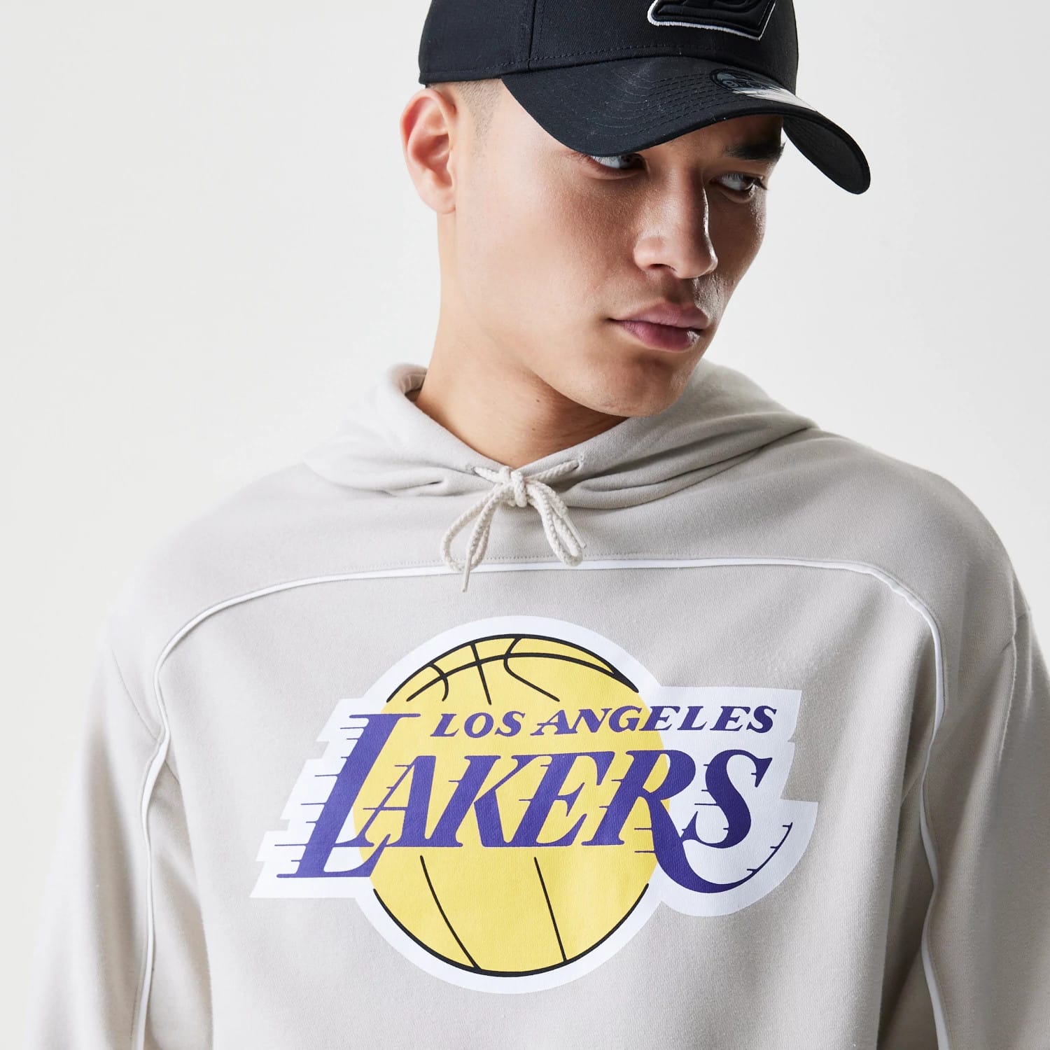 The Male model is wearing LA Lakers NBA Piping Cream Oversized Pullover Hoodie 4