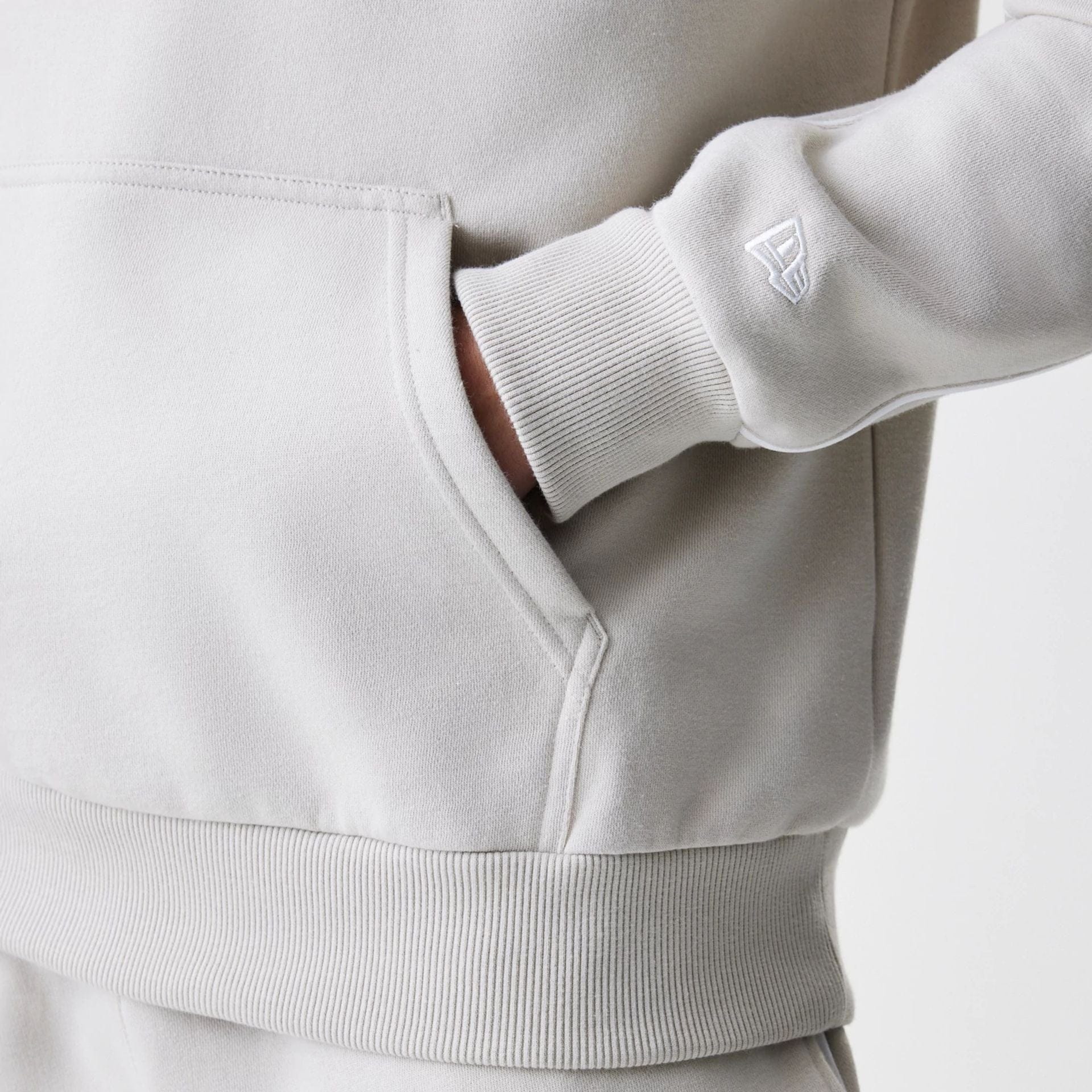 The Male model is wearing LA Lakers NBA Piping Cream Oversized Pullover Hoodie  5