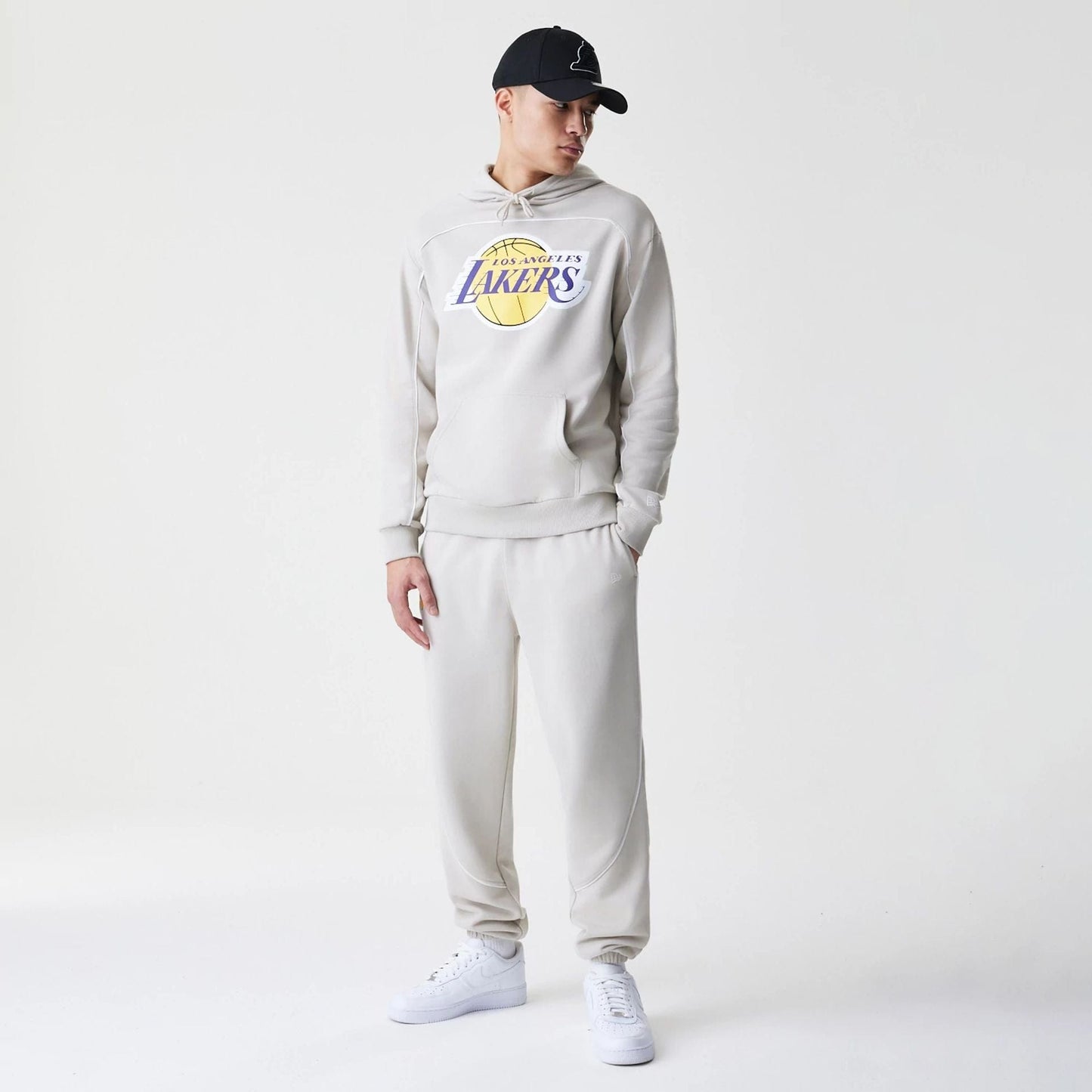 The Male model is wearing LA Lakers NBA Piping Cream Oversized Pullover Hoodie  8