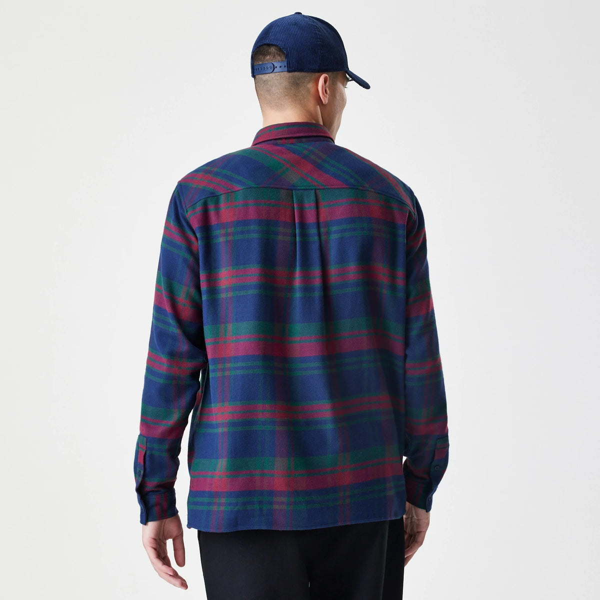 New Era New York Yankees MLB Check Navy Long Sleeve Shirt, back view on a model with a navy cap showing a red and green check pattern across the shoulders and sleeves, featuring a straight hemline and buttoned cuffs.