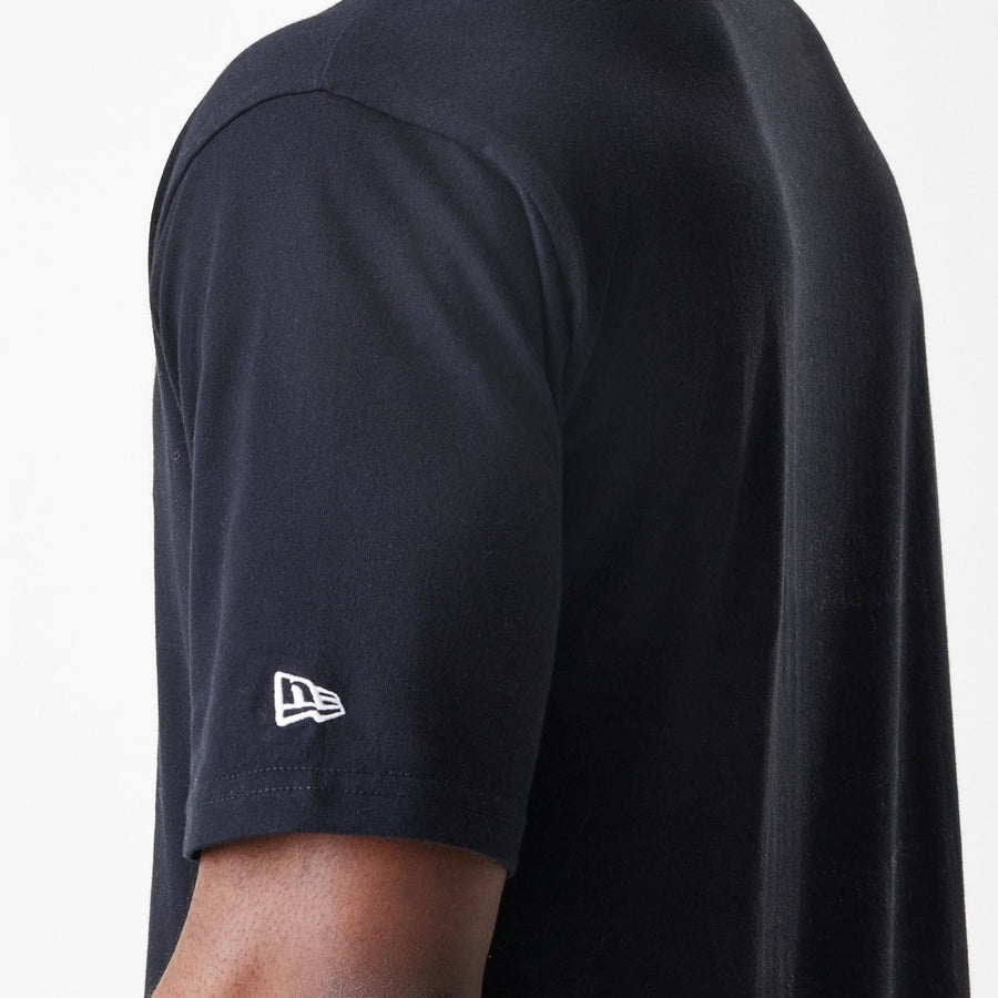 The Male model is wearing New York Mets MLB Script Black Oversized T-Shirt  8