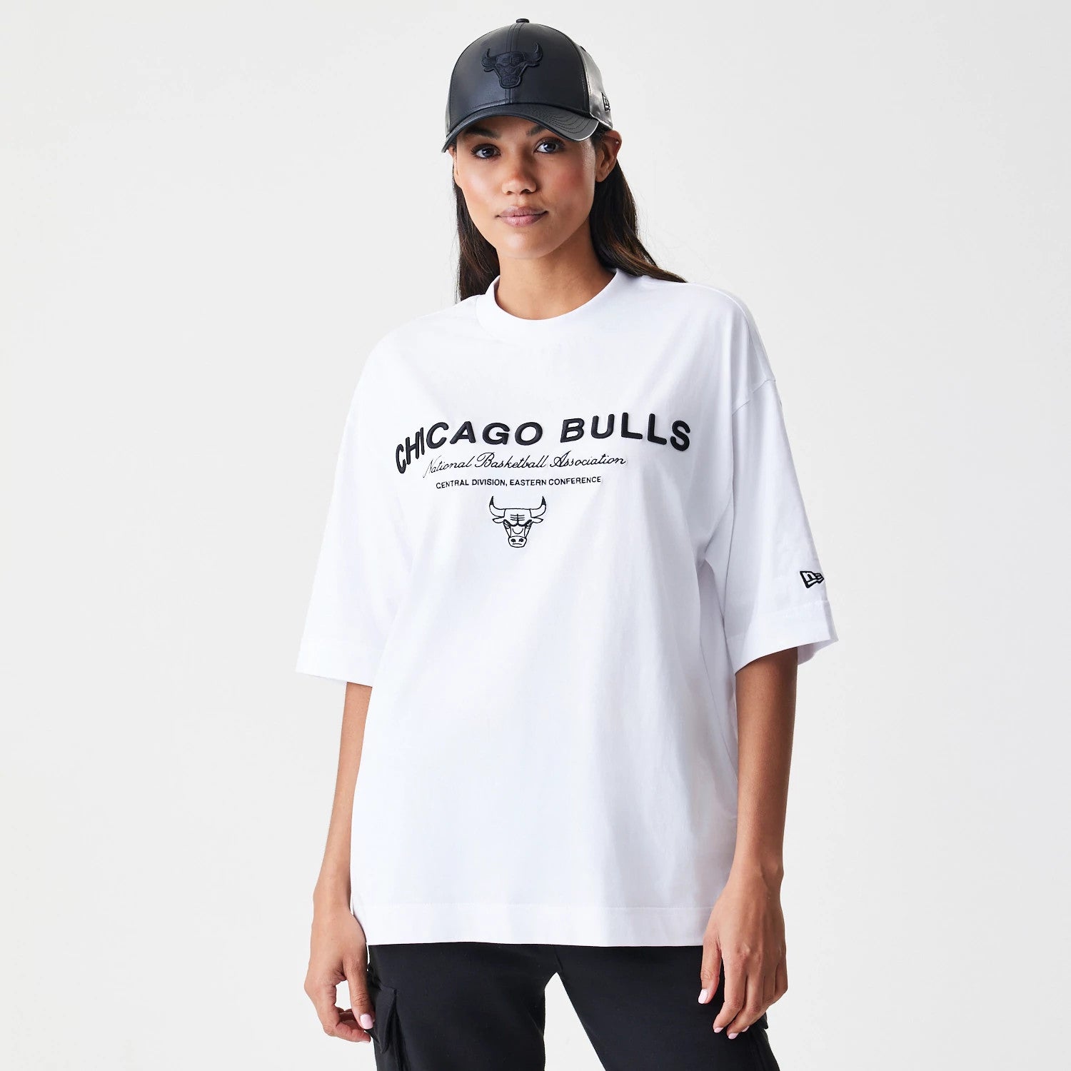 The Male model is wearing Chicago Bulls NBA Linear White T-Shirt 4