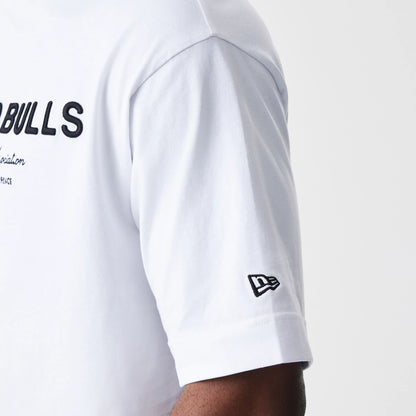 The Male model is wearing Chicago Bulls NBA Linear White T-Shirt  5