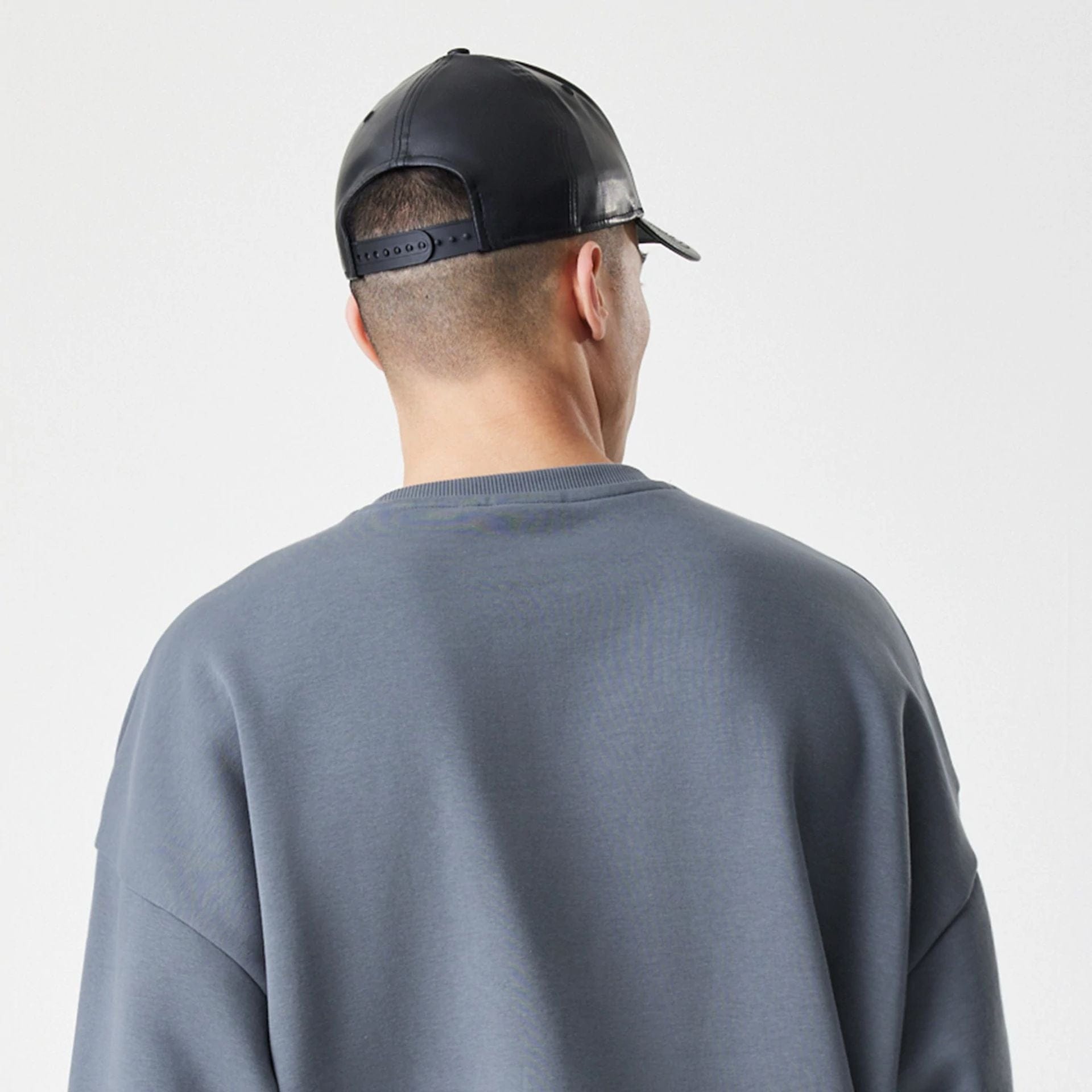 The Male model is wearing LA Lakers NBA Linear Dark Grey Crew Neck Sweater  7