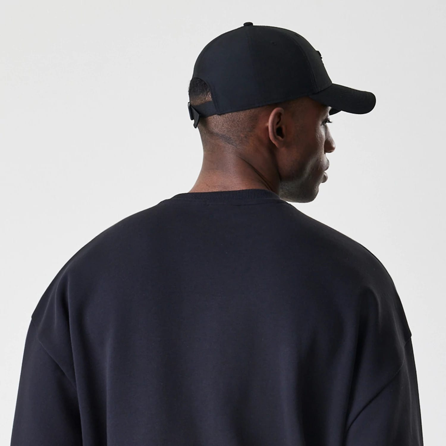 The Male model is wearing Chicago Bulls NBA Linear Black Crew Neck Sweater 7
