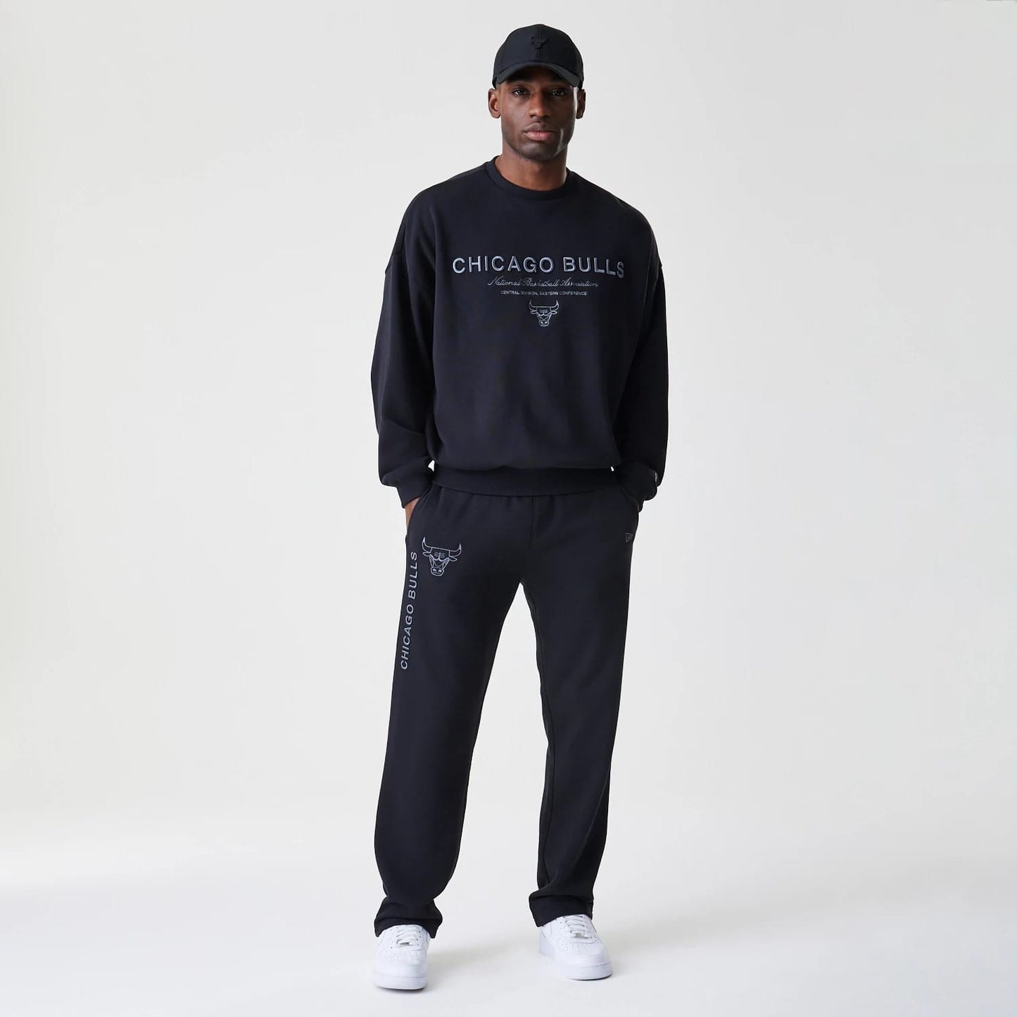 The Male model is wearing Chicago Bulls NBA Linear Black Crew Neck Sweater 8