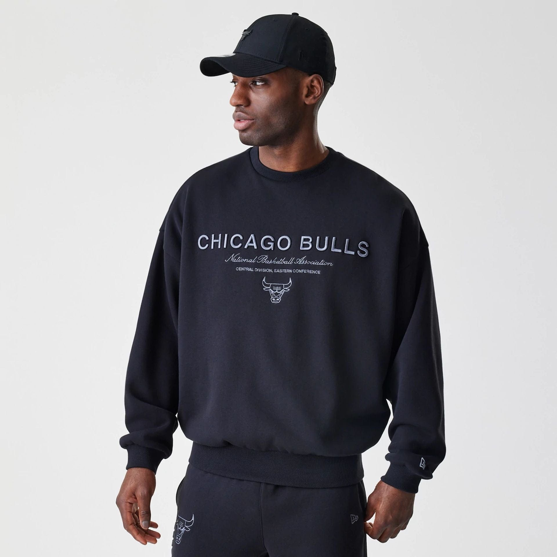 NBA Linear Chicago Bulls Black Crew Neck Sweater | NEC EU