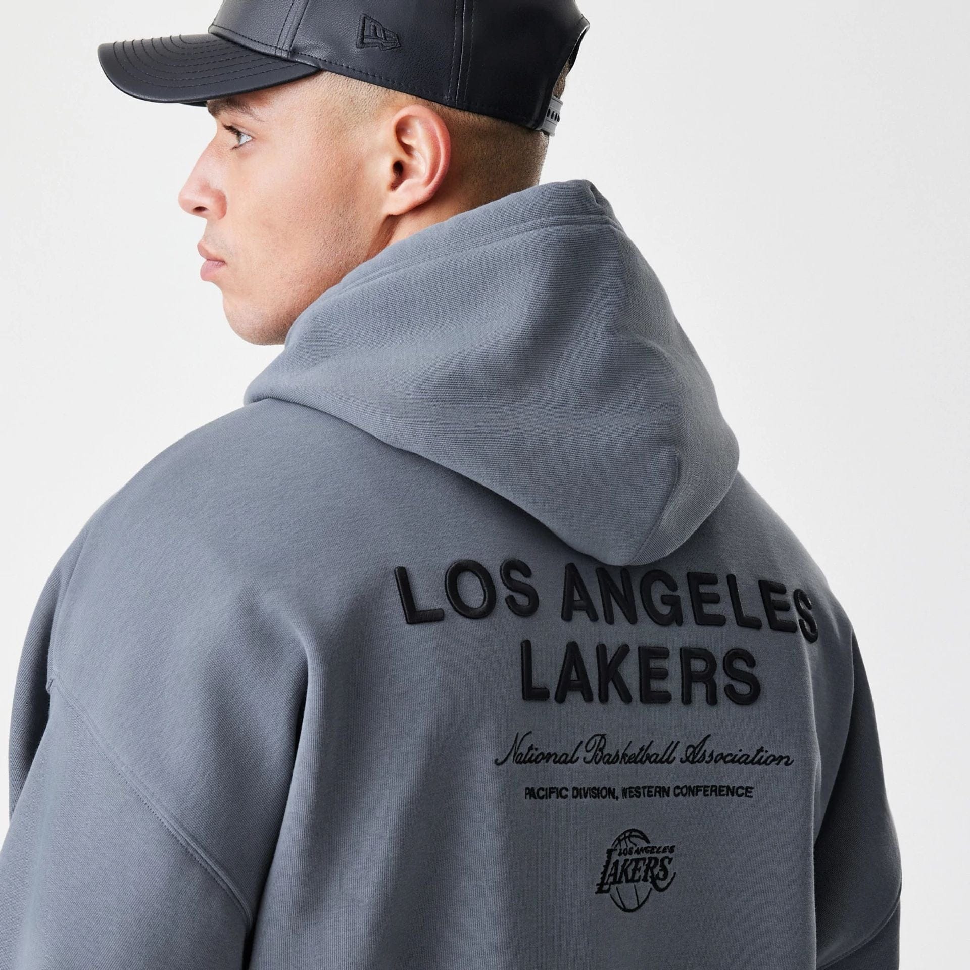 The Male model is wearing LA Lakers NBA Linear Dark Grey Oversized Full Zip Hoodie  5