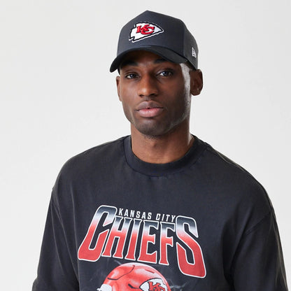 The Male model is wearing Kansas City Chiefs NFL Washed Boxy Black Oversized T-Shirt  6