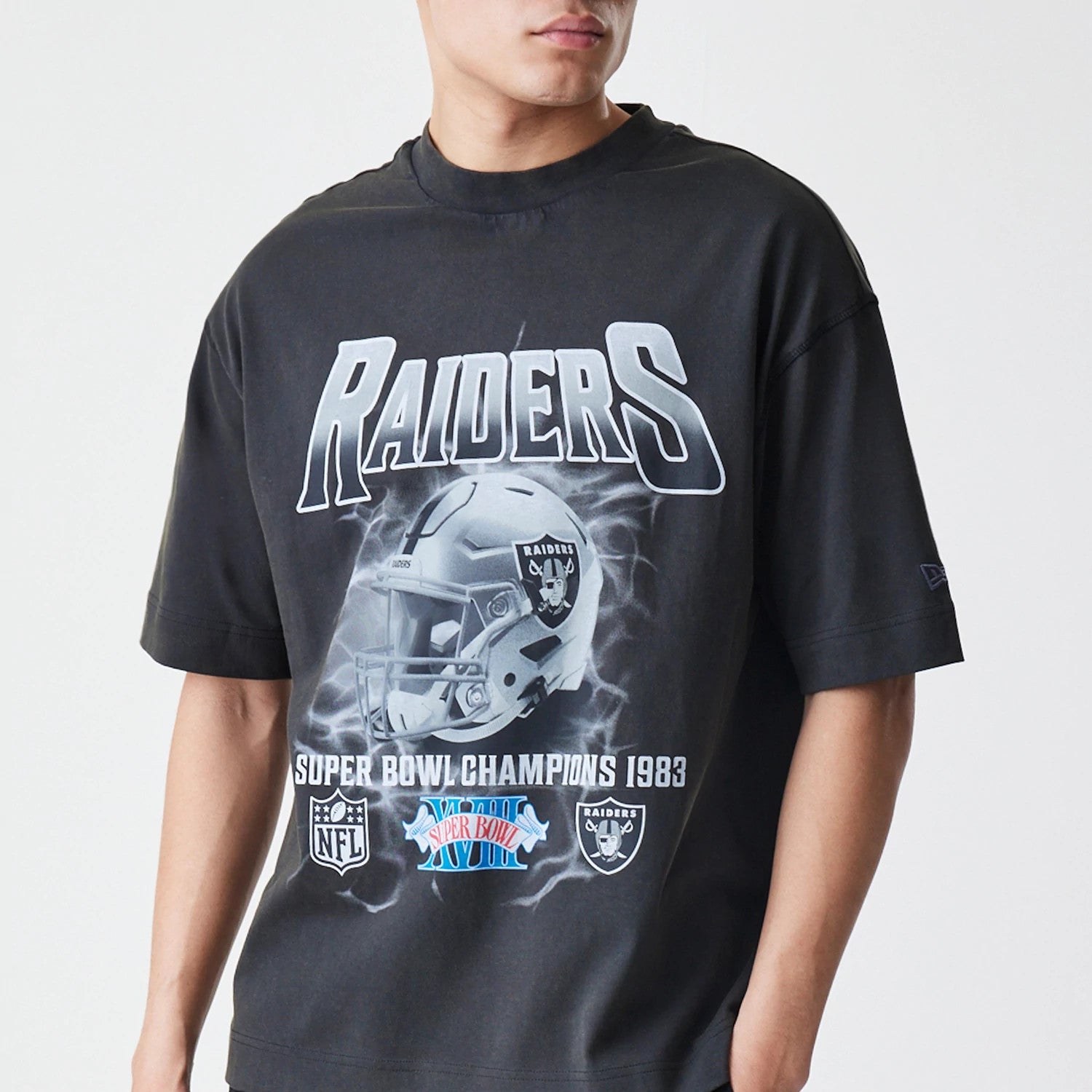 The Male model is wearing Las Vegas Raiders NFL Washed Boxy Dark Grey Oversized T-Shirt 3