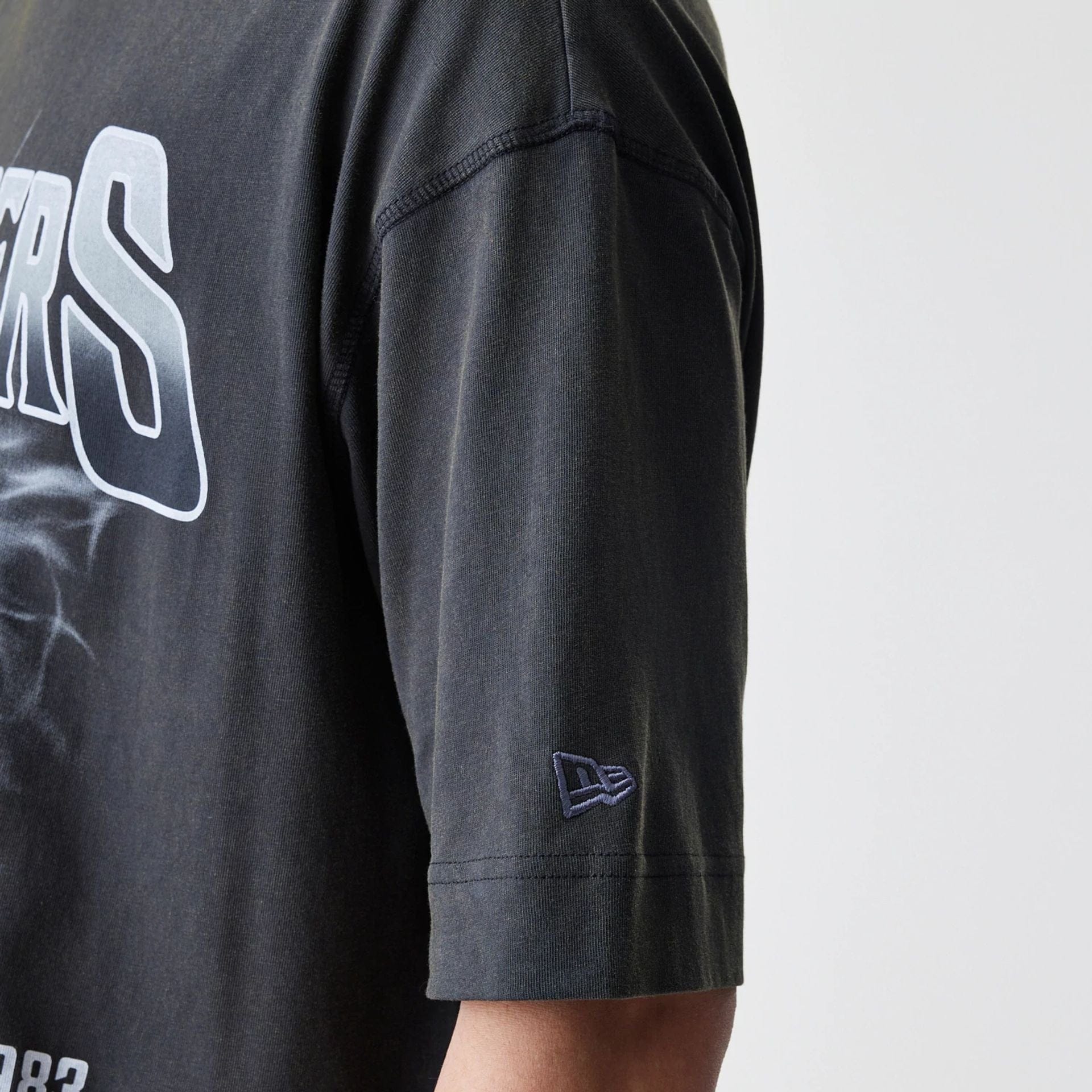 The Male model is wearing Las Vegas Raiders NFL Washed Boxy Dark Grey Oversized T-Shirt  5