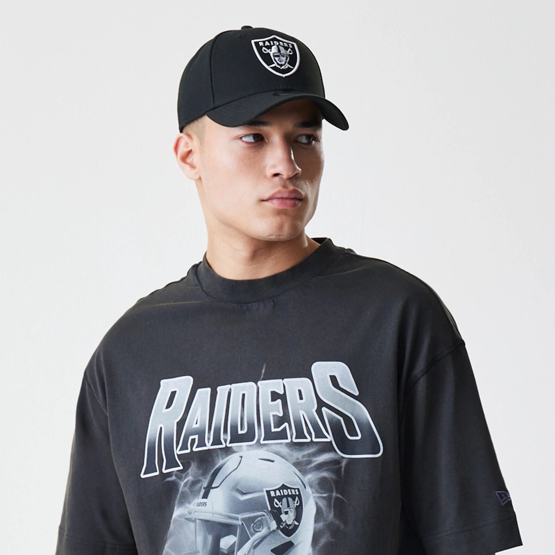 The Male model is wearing Las Vegas Raiders NFL Washed Boxy Dark Grey Oversized T-Shirt  6