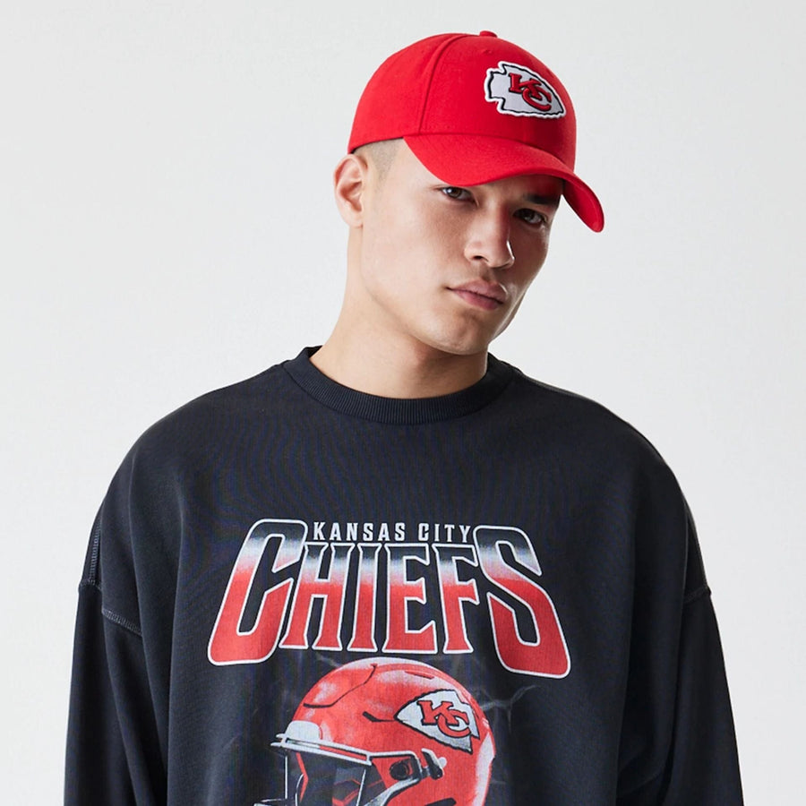 The Male model is wearing Kansas City Chiefs NFL Washed Boxy Black Oversized Crew Neck Sweater  6