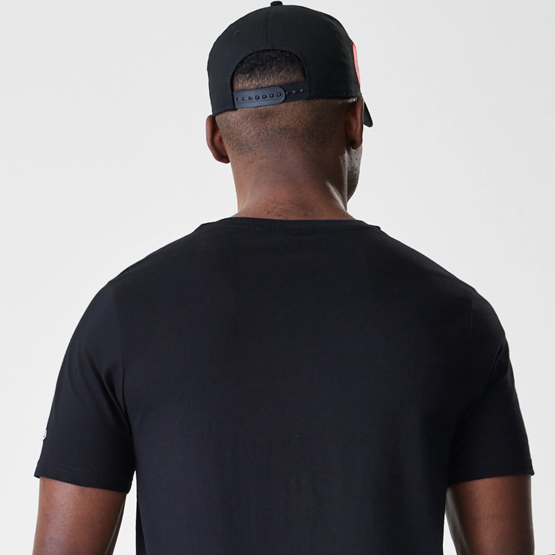 The Male model is wearing Chicago Bulls NBA Script Black T-Shirt  7