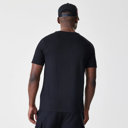 New Era Chicago Bulls NBA Script Black T-Shirt, back view on a model with a cap, showing a plain black back with short sleeves and a crew neckline, no graphics or logos.