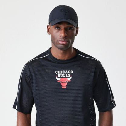 The Male model is wearing Chicago Bulls NBA Piping Black Oversized T-Shirt  6