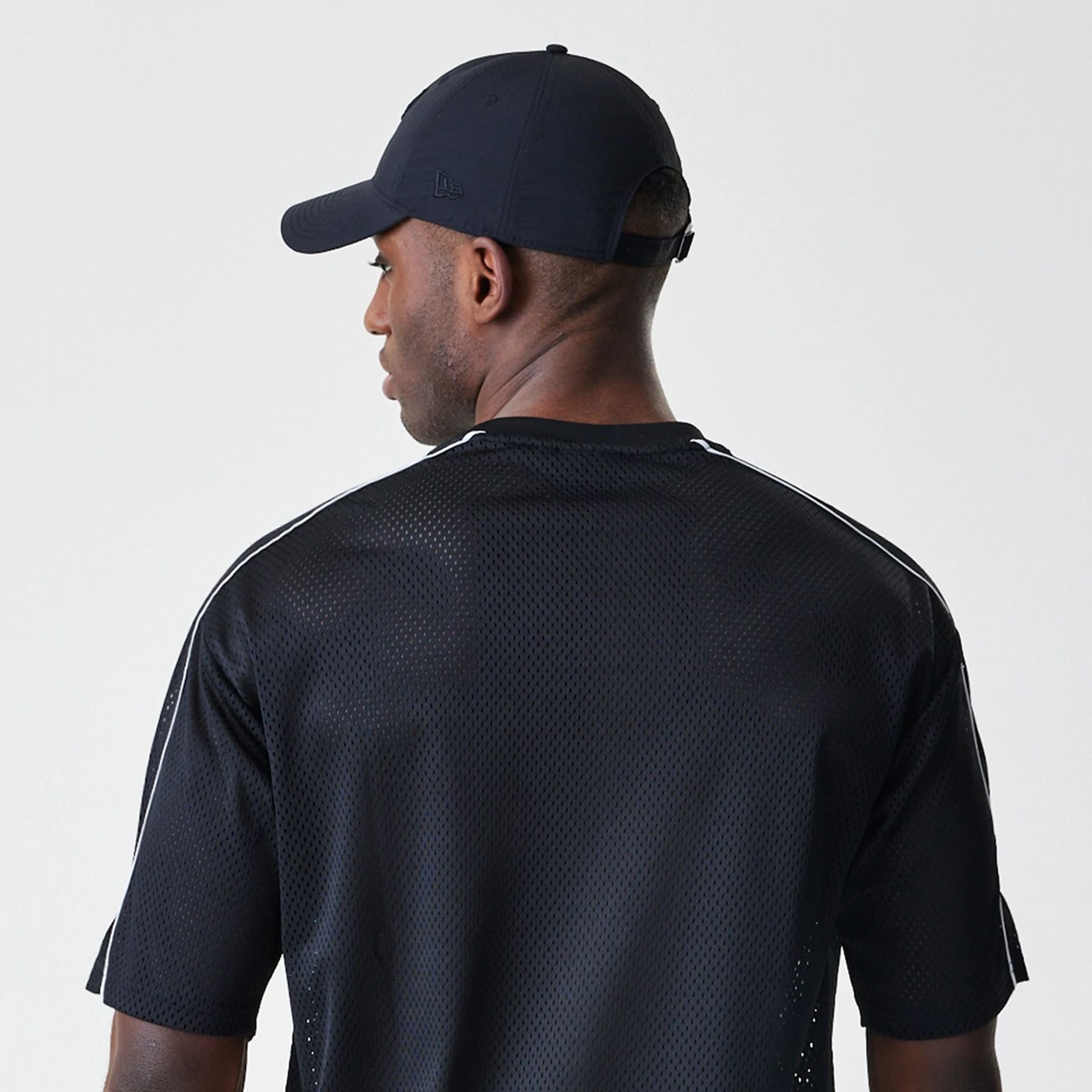 The Male model is wearing Chicago Bulls NBA Piping Black Oversized T-Shirt  7