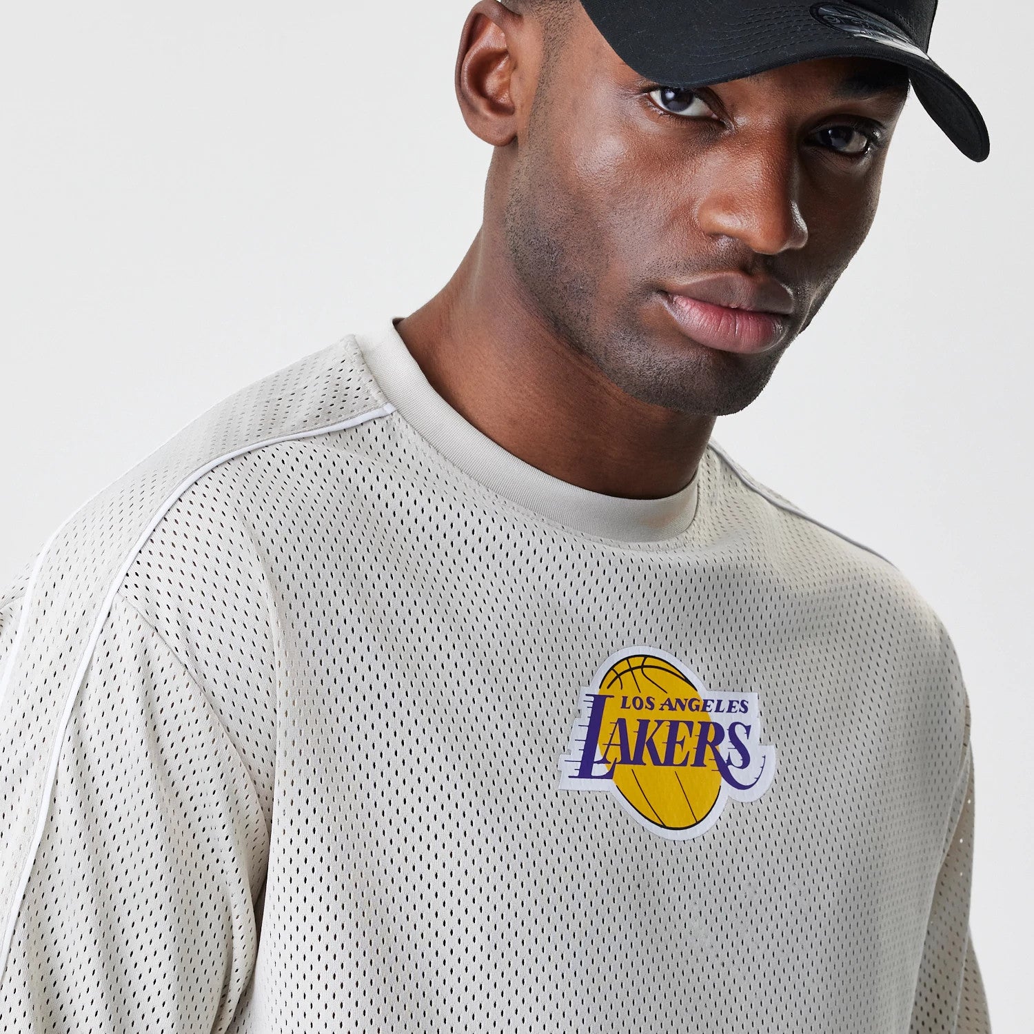 The Male model is wearing LA Lakers NBA Piping Light Beige Oversized Mesh T-Shirt 4