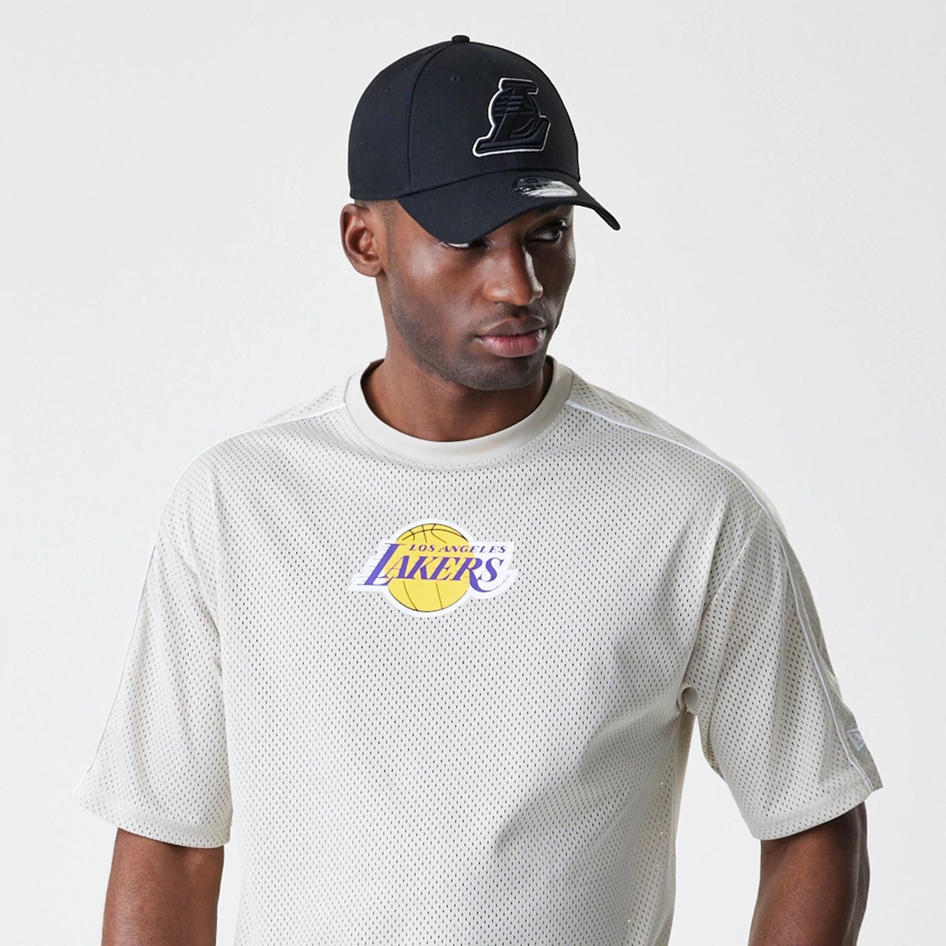 The Male model is wearing LA Lakers NBA Piping Light Beige Oversized Mesh T-Shirt  6