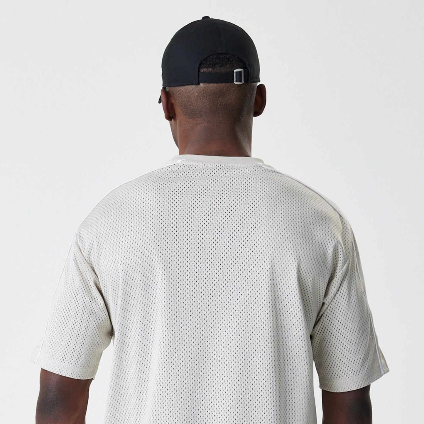 The Male model is wearing LA Lakers NBA Piping Light Beige Oversized Mesh T-Shirt  7