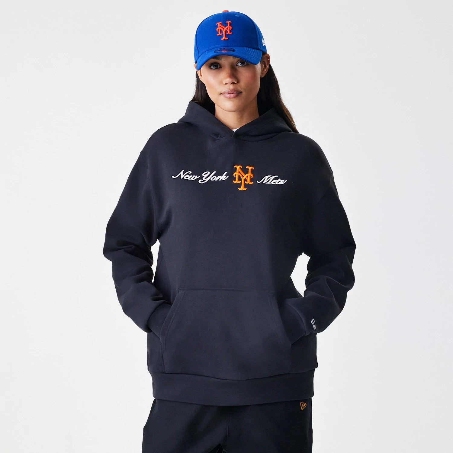 The Male model is wearing New York Mets MLB Script Black Oversized Pullover Hoodie 4