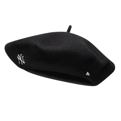 This is a New York Yankees Womens MLB Wool Pin Black Beret  1
