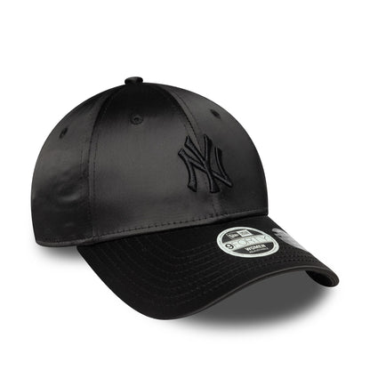 This is a New York Yankees Womens MLB Satin Bow Back Black 9FORTY Adjustable Cap 4