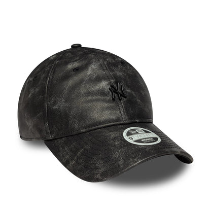 This is a New York Yankees Womens MLB Worn PU Black 9TWENTY Adjustable Cap 3