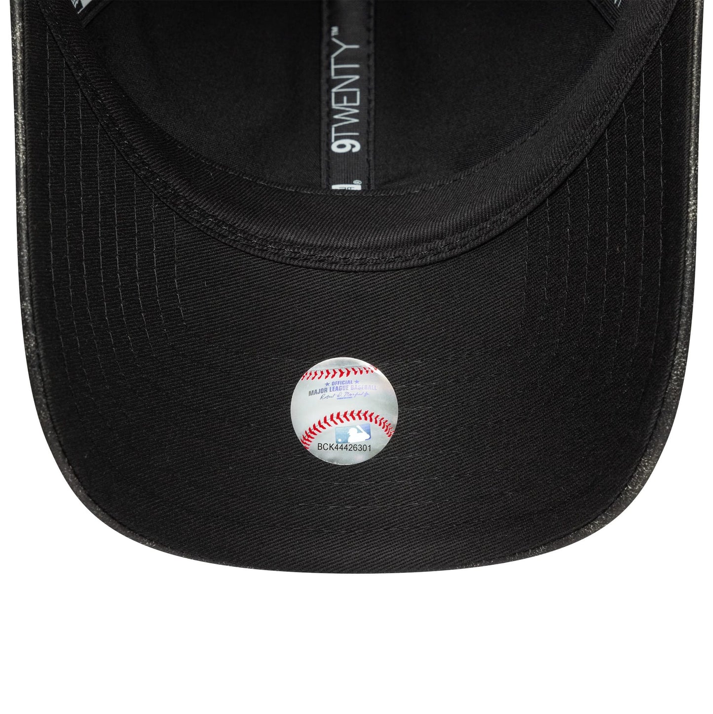 This is a New York Yankees Womens MLB Worn PU Black 9TWENTY Adjustable Cap 5