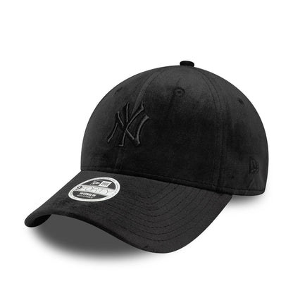 This is a New York Yankees Womens MLB Velour Black 9FORTY Adjustable Cap 1