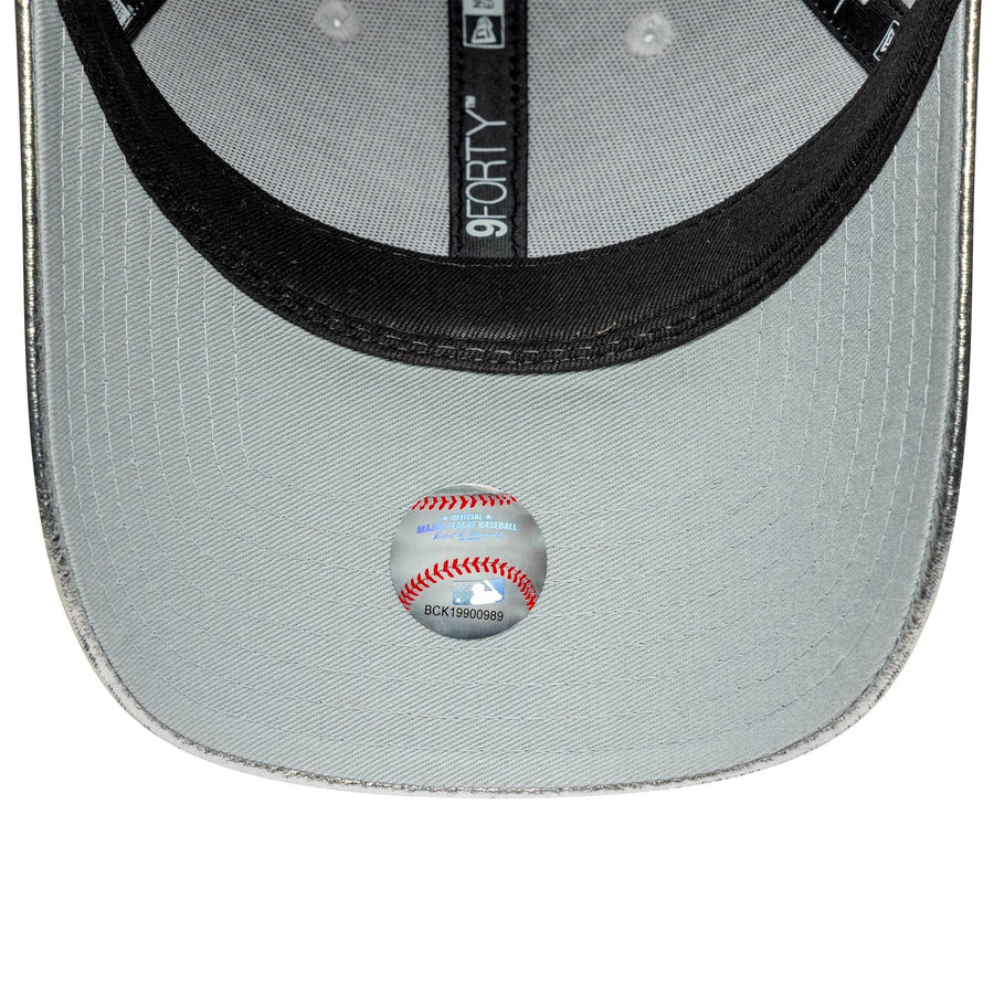 This is a New York Yankees Womens MLB Metallic Silver 9FORTY Adjustable Cap 5