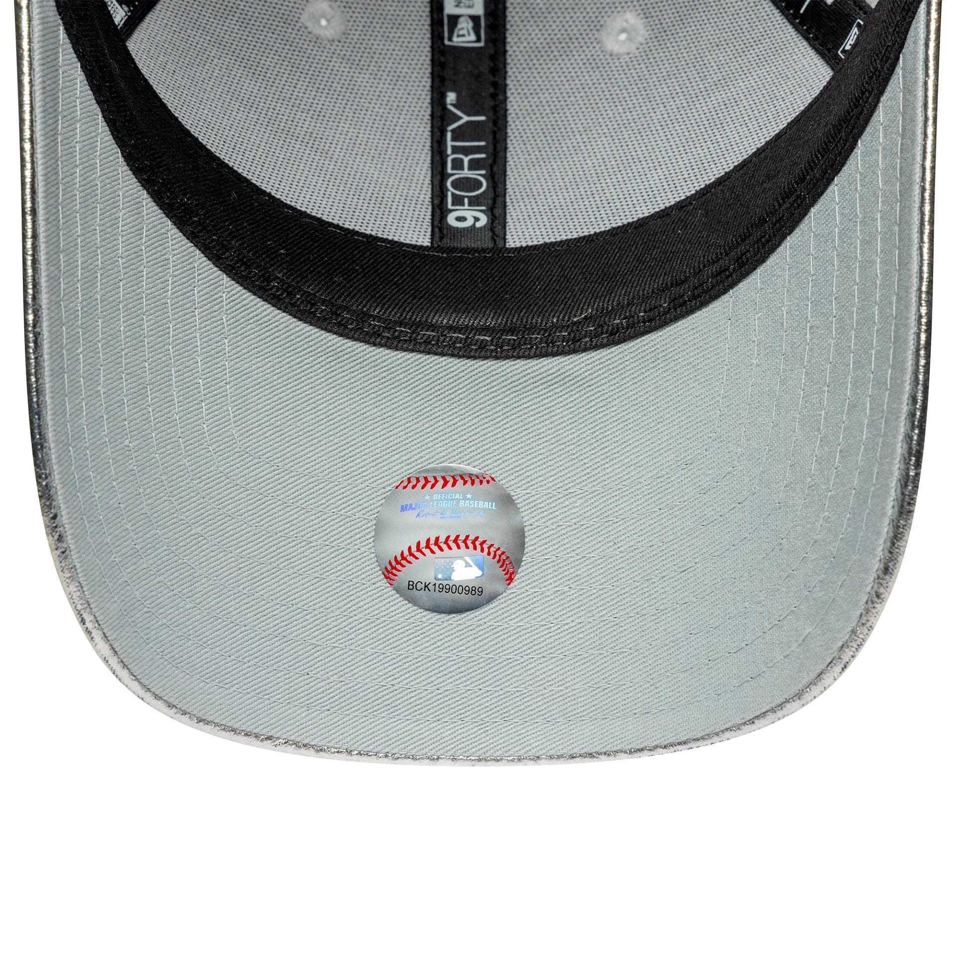 This is a New York Yankees Womens MLB Metallic Silver 9FORTY Adjustable Cap 5