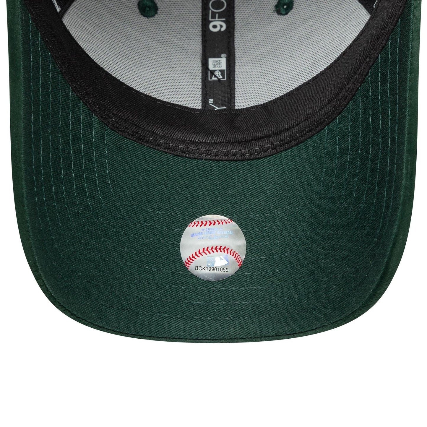 This is a New York Yankees Womens MLB Velour Dark Green 9FORTY Adjustable Cap 5