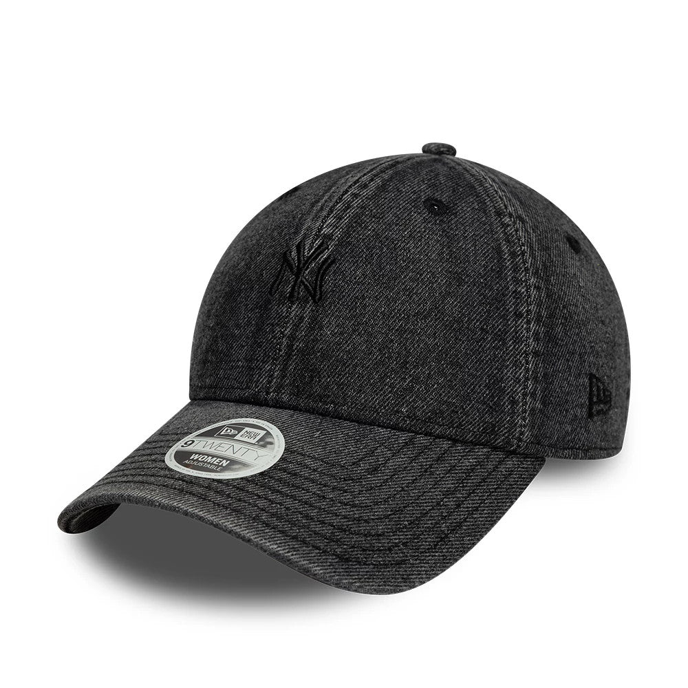 This is a New York Yankees Womens MLB Denim Black 9TWENTY Adjustable Cap 1