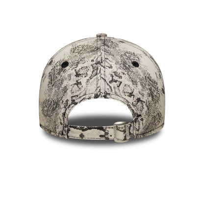 This is a New York Yankees Womens MLB Snake Grey 9FORTY Adjustable Cap 4