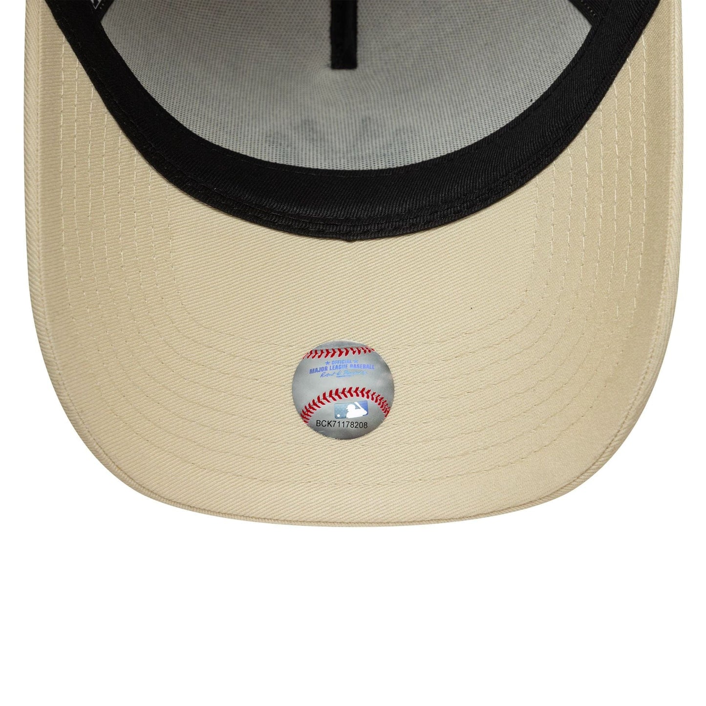 This is a New York Yankees MLB Sidepatch Light Beige 9FORTY E-Frame Adjustable Cap 6