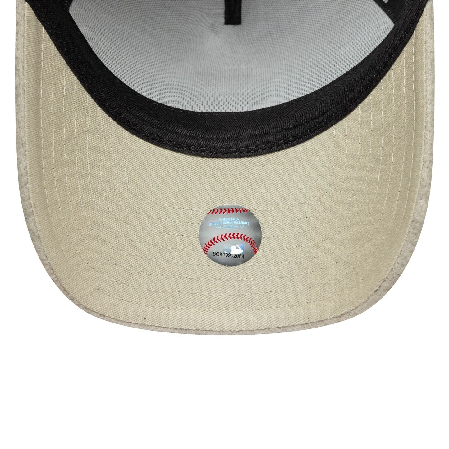 This is a New York Yankees MLB Melton Cream 9FORTY E-Frame Adjustable Cap 5