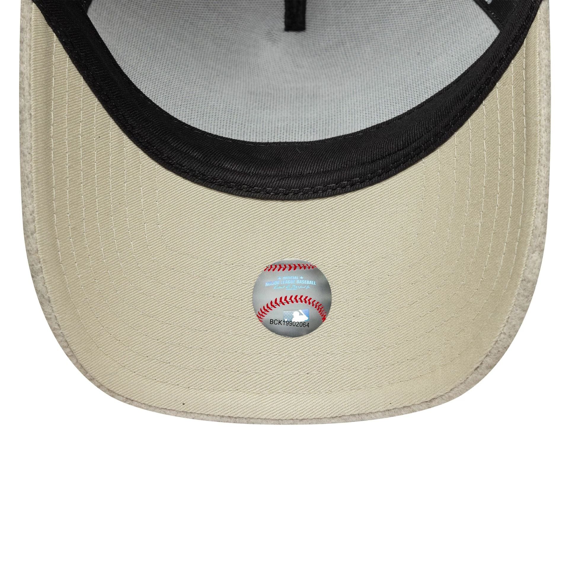 This is a New York Yankees MLB Melton Cream 9FORTY E-Frame Adjustable Cap 5
