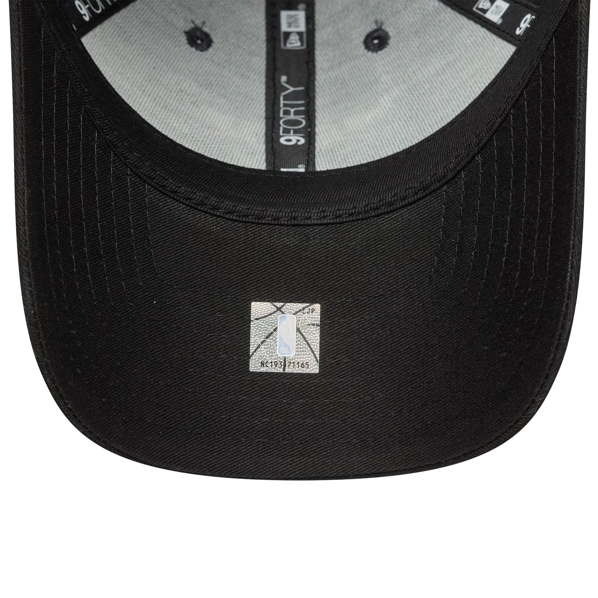 This is a Chicago Bulls NBA Sidepatch Charcoal 9FORTY Adjustable Cap 6