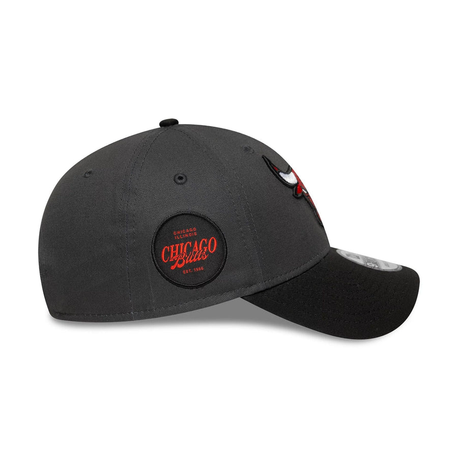This is a Chicago Bulls NBA Sidepatch Charcoal 9FORTY Adjustable Cap 5