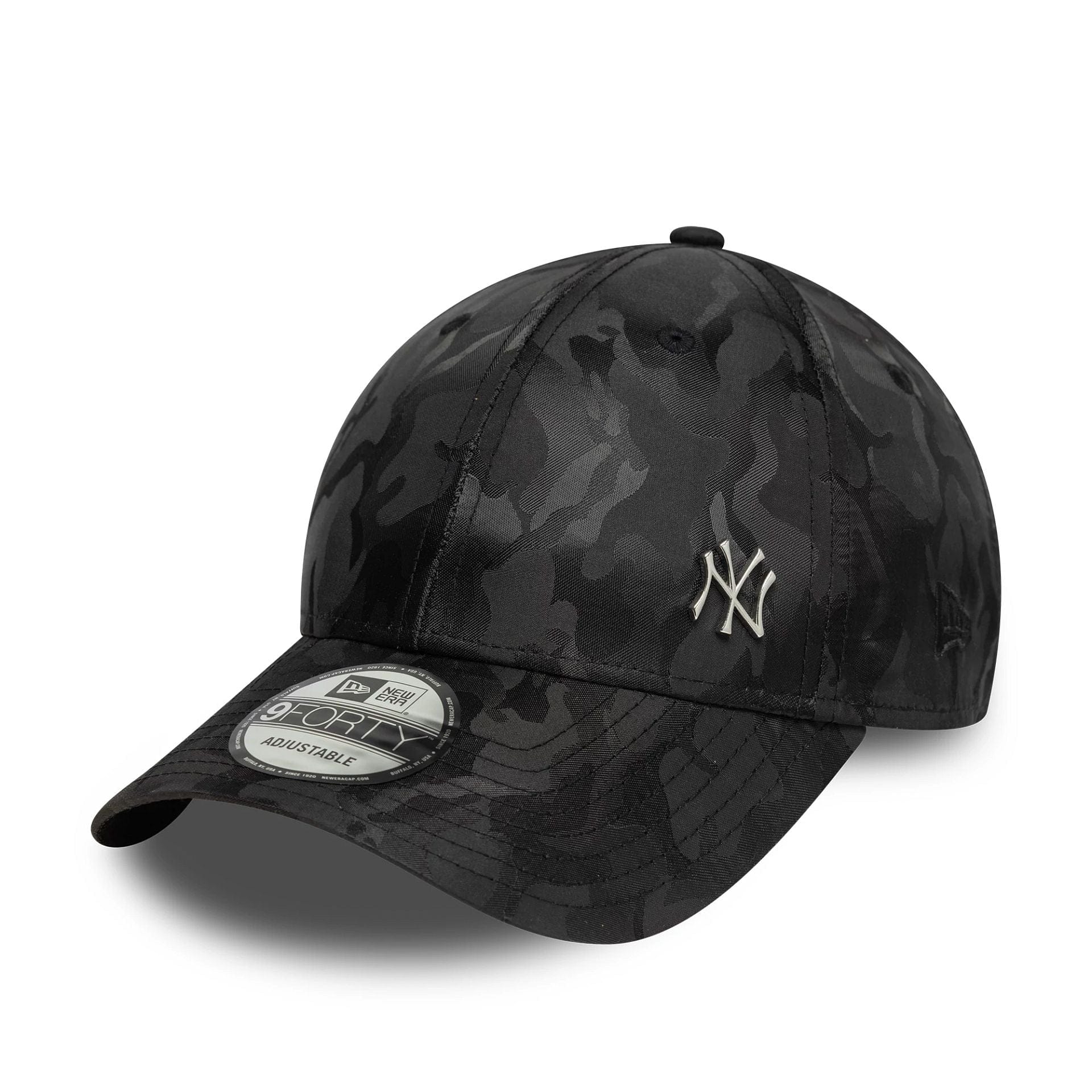 This is a New York Yankees MLB Flawless Camo Black 9FORTY Adjustable Cap 1