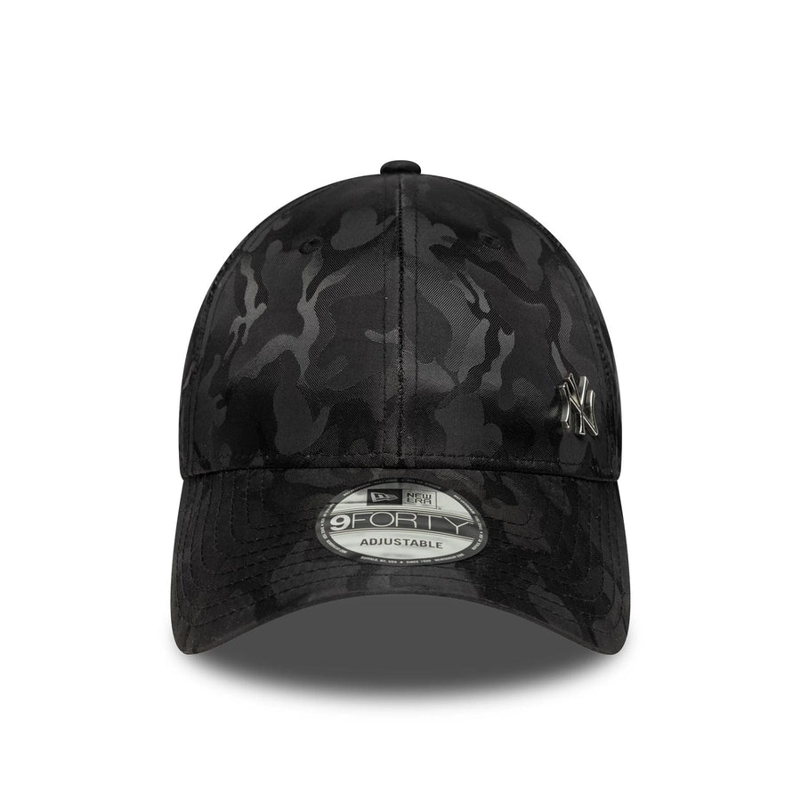 This is a New York Yankees MLB Flawless Camo Black 9FORTY Adjustable Cap 2