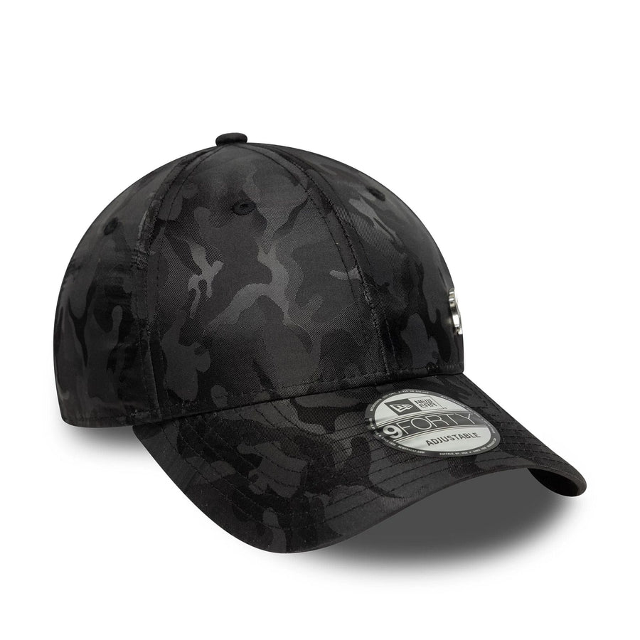 This is a New York Yankees MLB Flawless Camo Black 9FORTY Adjustable Cap 3