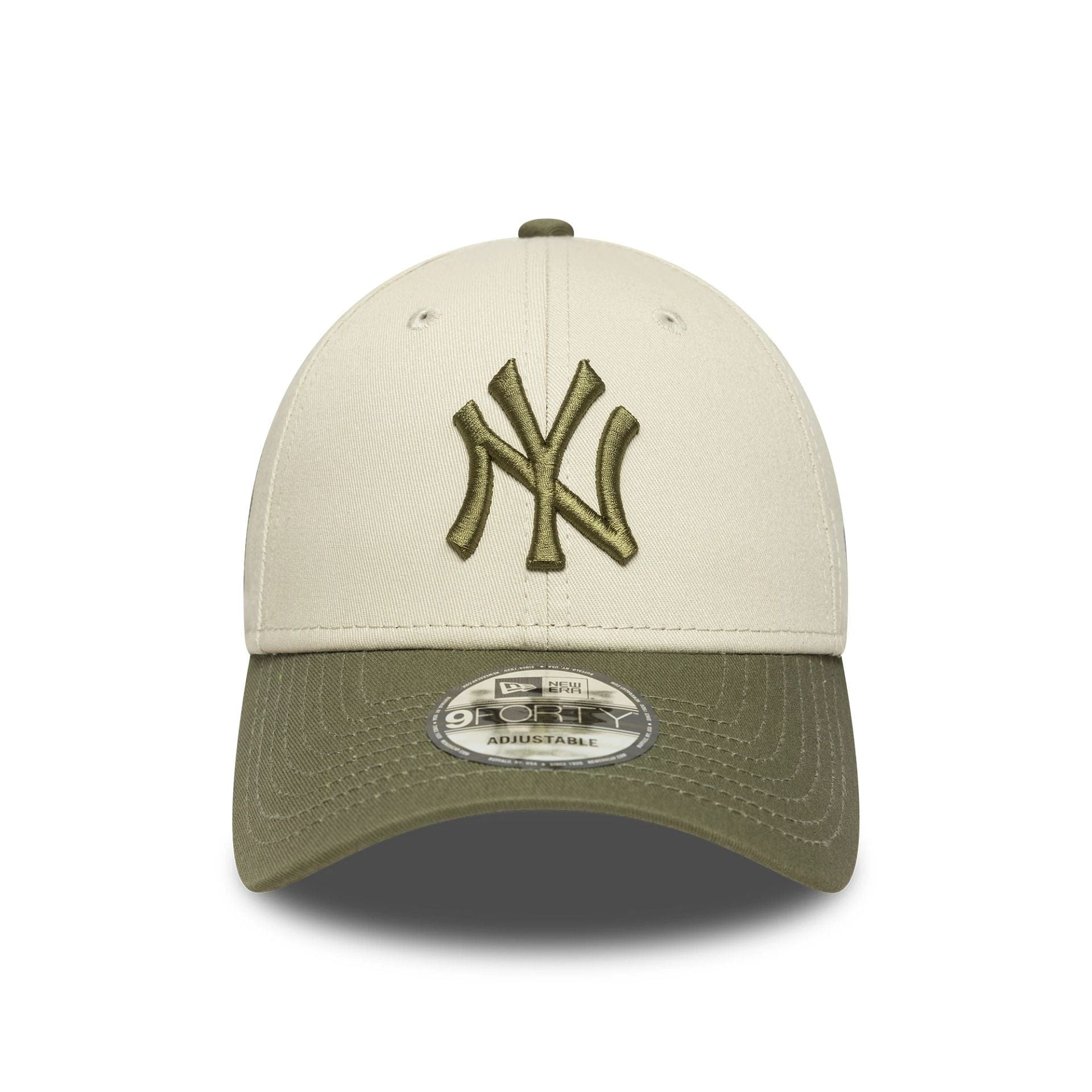 This is a New York Yankees MLB Sidepatch Light Beige 9FORTY Adjustable Cap 2
