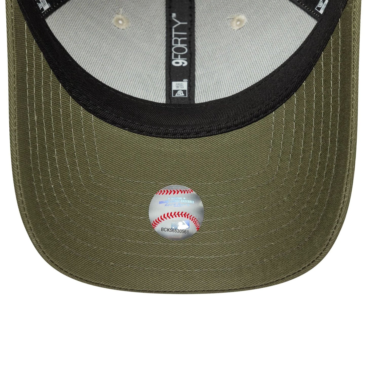 This is a New York Yankees MLB Sidepatch Light Beige 9FORTY Adjustable Cap 6