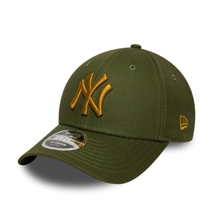 This is a New York Yankees MLB World Series Patch Dark Green 9FORTY M-Crown Adjustable Cap 3