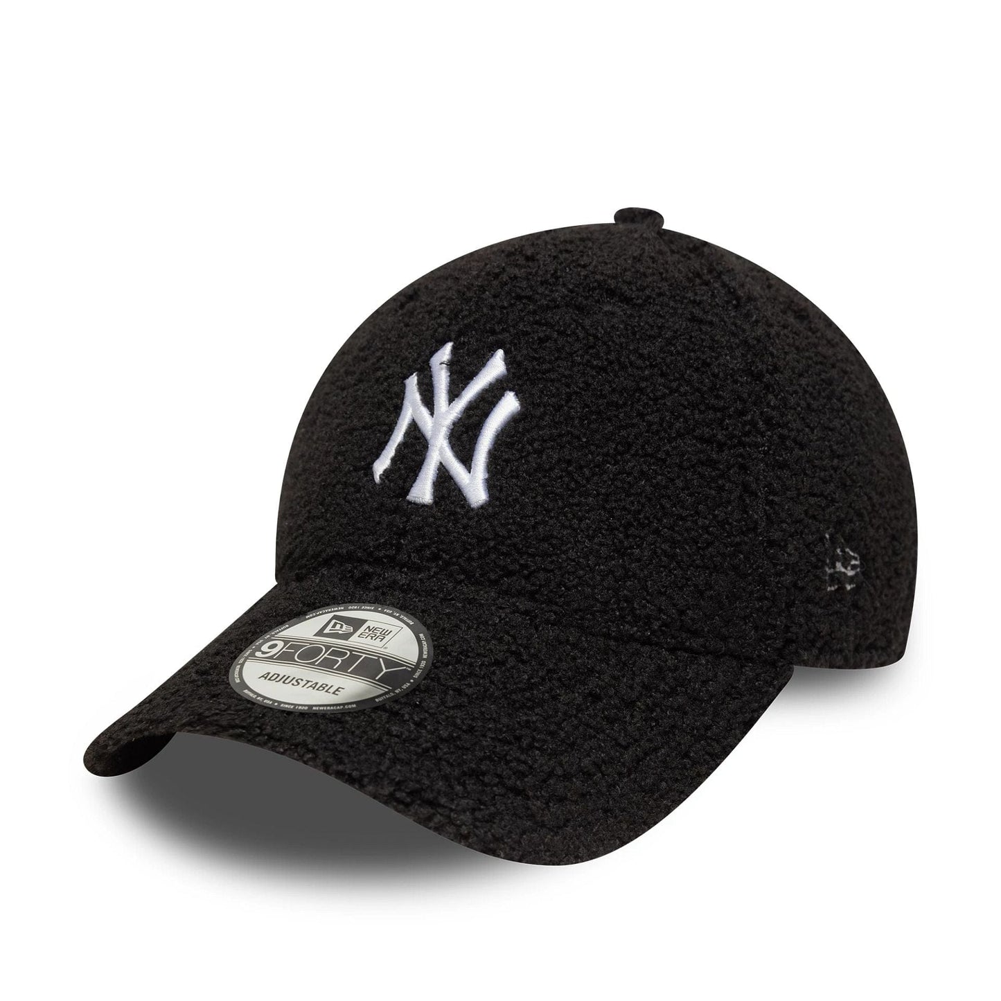 This is a New York Yankees MLB Winter Borg Black 9FORTY Adjustable Cap 1